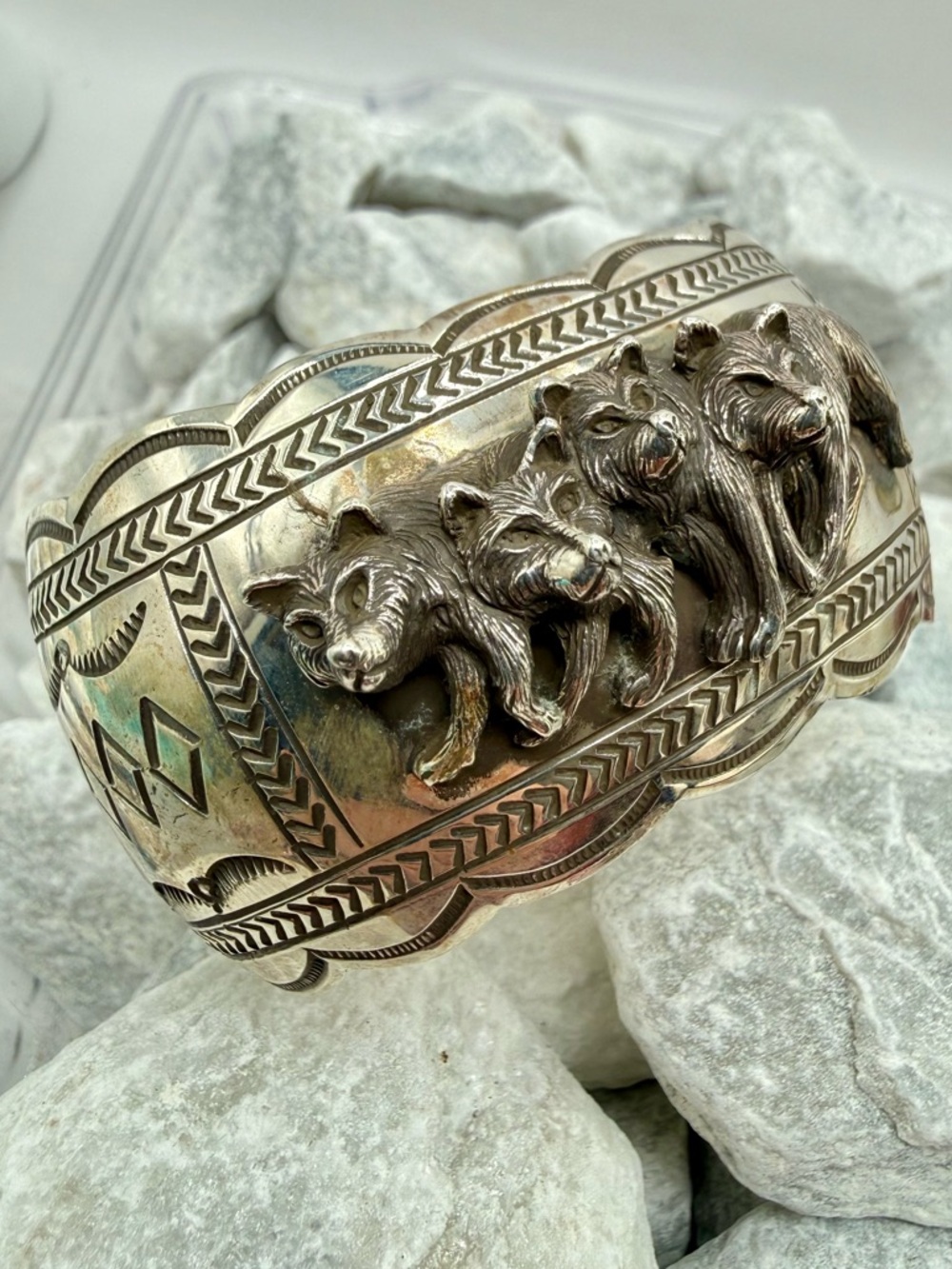 Navajo Carson Blackgoat Sterling 3D Wolfpack Cuff Bracelet Signed Sterling 59.2g - Picture 5 of 14
